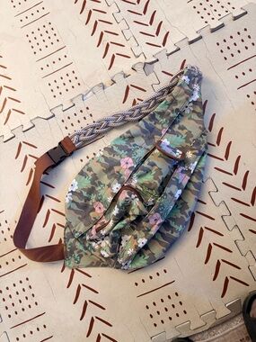 Source Unknown Green Camo Floral Crossbody Sling Bag